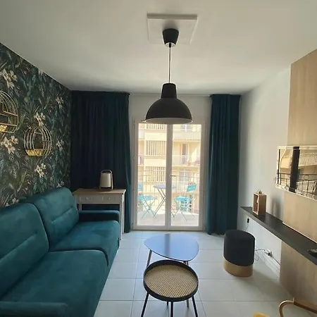 Studio Centre - A 150m Apartment